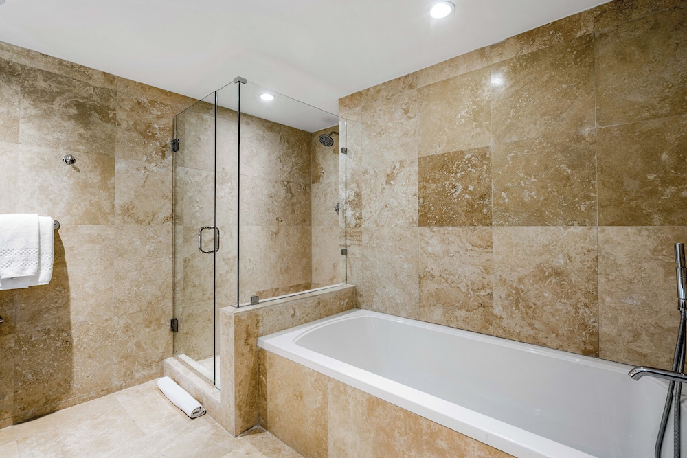 Luxury Vacation Rentals at 1 Hotel & Homes by LRMB