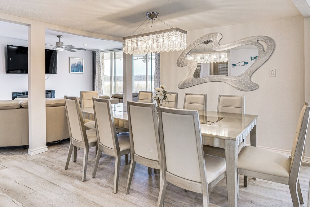 Lakefront Runaway Bay Retreat w/ Private Dock