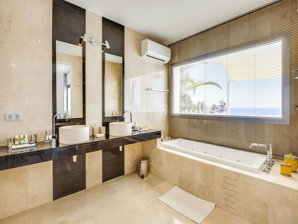Beautiful Villa With Leisure Activities
