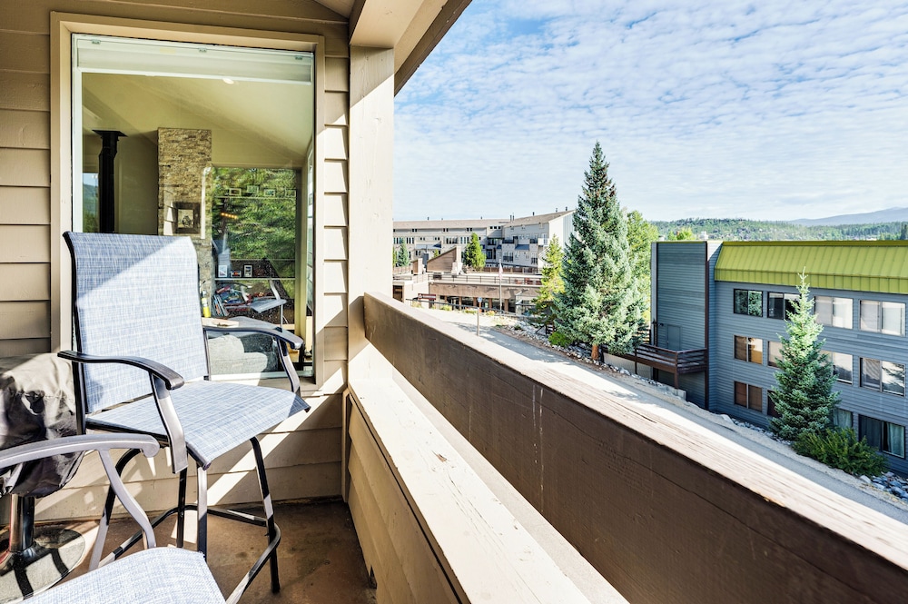 2 Mi to Winter Park Slopes: Mtn-view Condo!