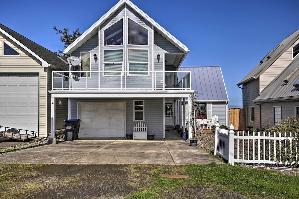 Waldport Beach House w/ Loft, Grill & Ocean Views! view 4