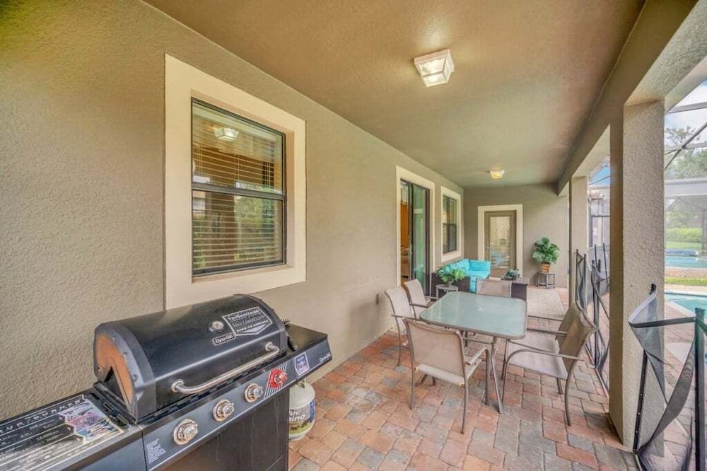 Incredible Pool Spa & Game Room Private Home! 6 Bedroom Villa