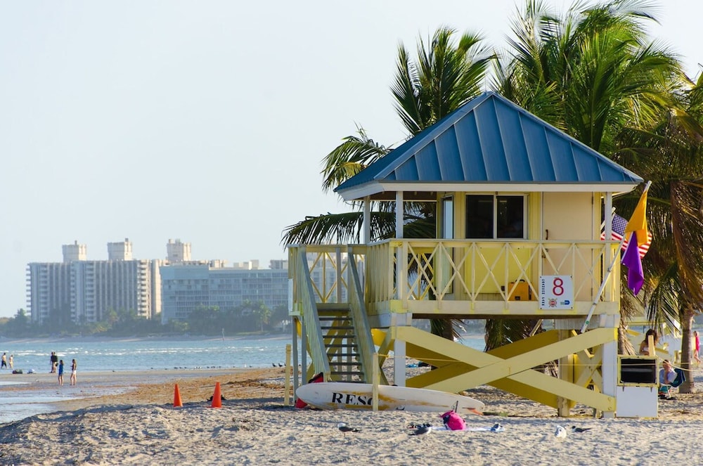 Upper East Side Renovated Studio Free Parking