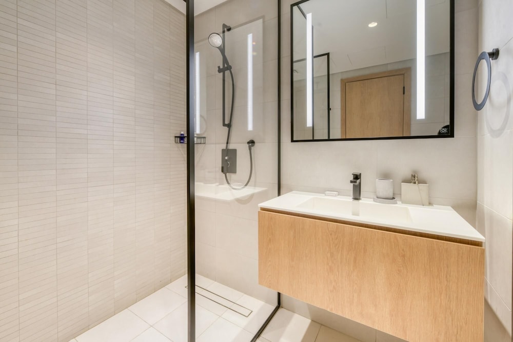 Luxury Apt W Burj Khalifa Vw Dubai Canal Access