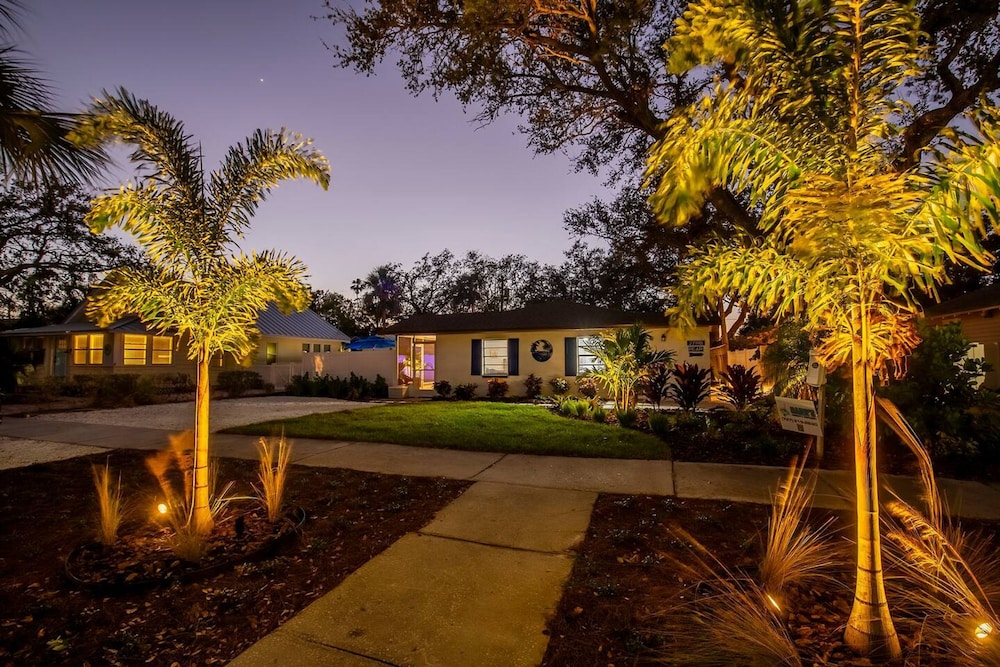 Royal Blue Downtown-gulfport-heated Pool