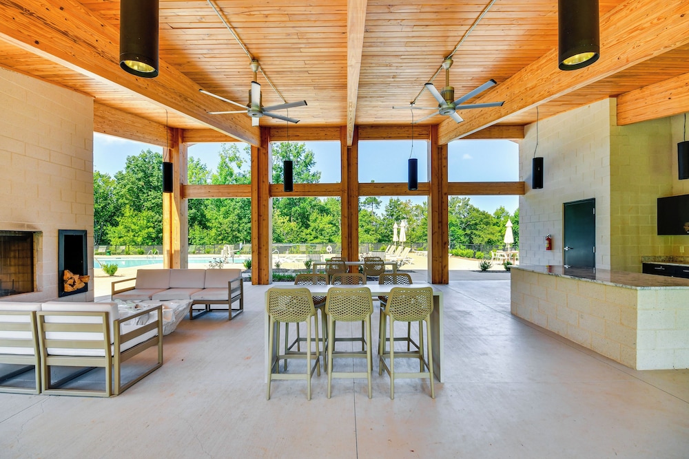 Gated Community w/ Perks: North Carolina Hideaway