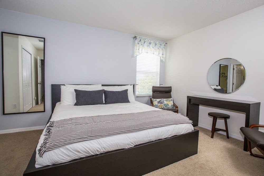Four Bedroom w/ Screened Pool Close to Disney 4563 view 4