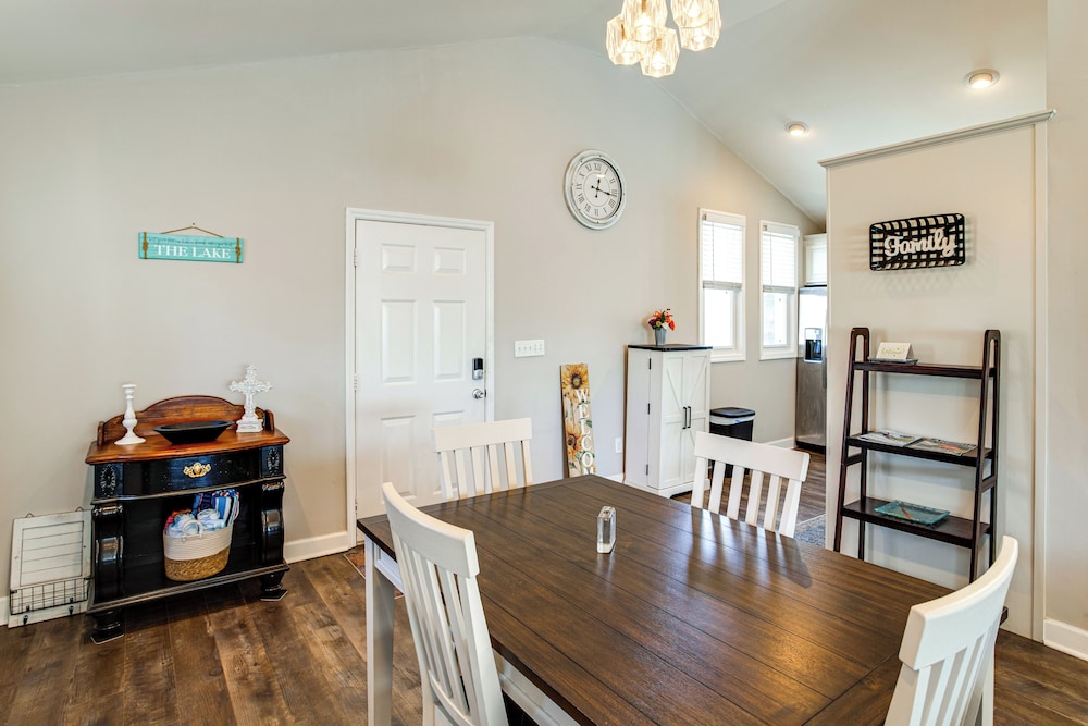 Lake Murray Retreat w/ Fishing Dock, Near Marinas!