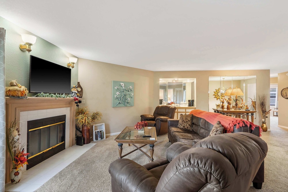 Fairway Retreat for 6 – Walk-in and Pet Friendly