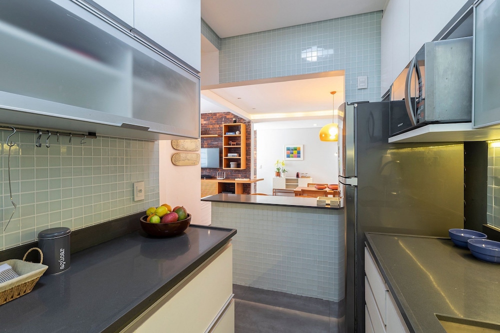 Leblon | 5 min da Praia, com workspace e perto do comércio do bairro - por Casapē Rio