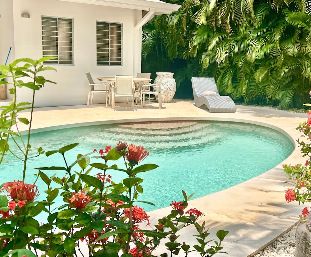 Casa Bonita - 5BR With Pool Walk to Beach