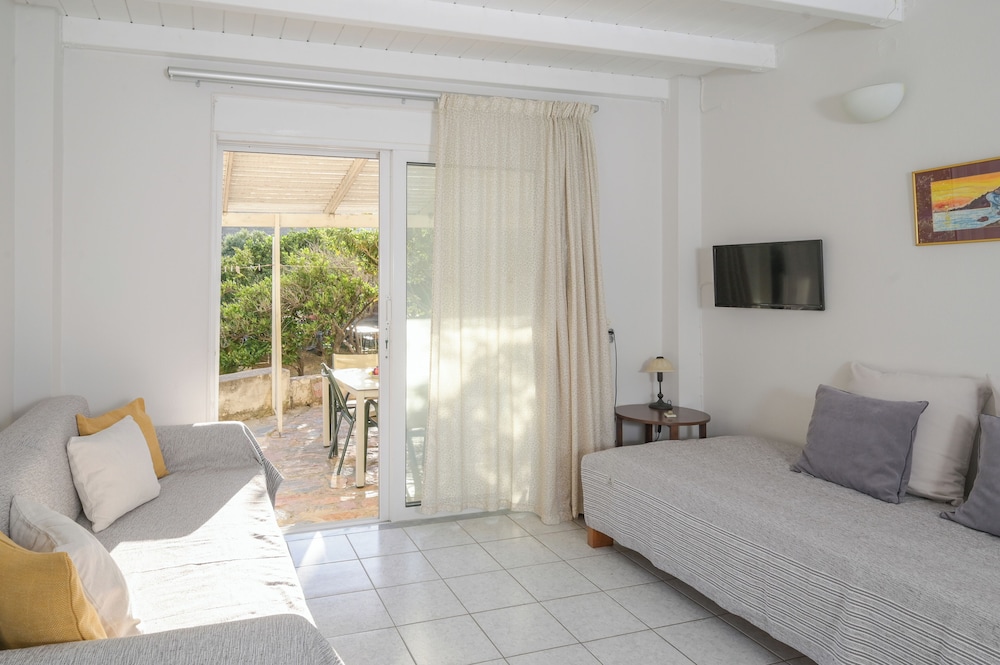 Antonis Apts - Physio Fitness Retreats