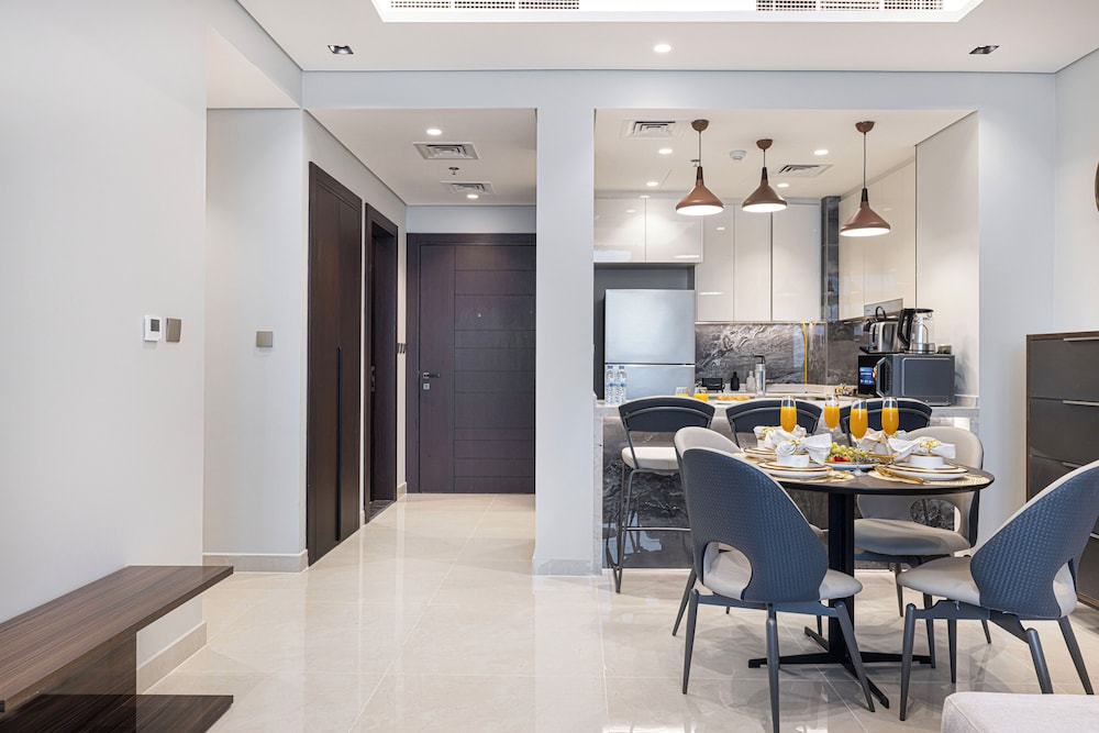 Nobles Suites by Hostiva - City View