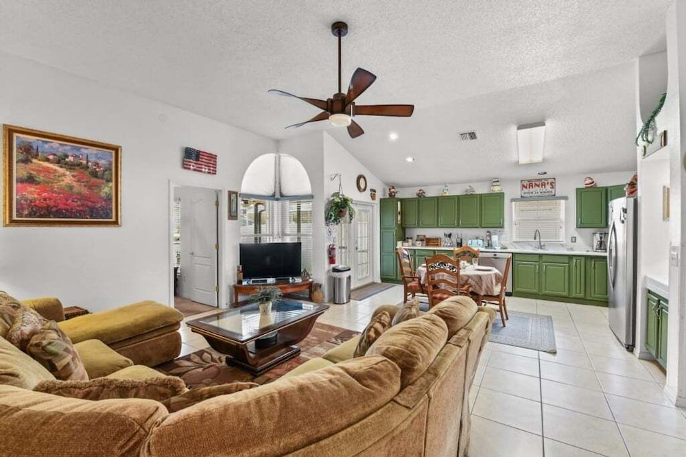 Cozy 3br Home W/ Private Pool Near Disney 3 Bedroom Villa