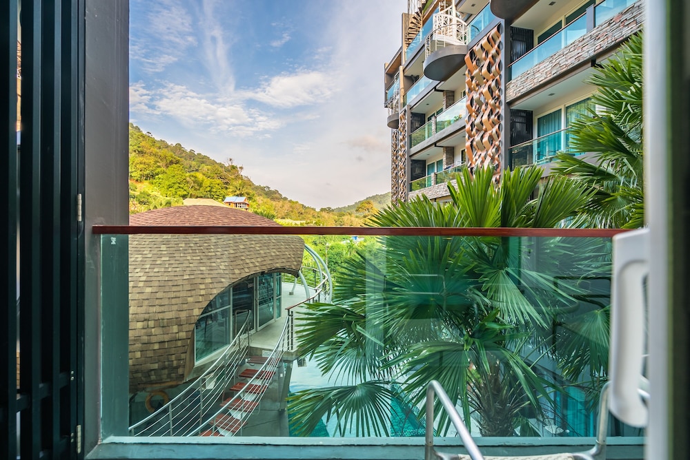 Emerald Terrace by Lofty