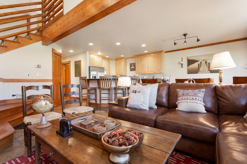 Deer Lake Village at Deer Valley Resort - Four Bedroom Condo with Hot Tub #2477 4 Condo