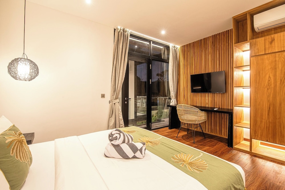 Stunning 6BR Canggu Villa 400m From the Beach