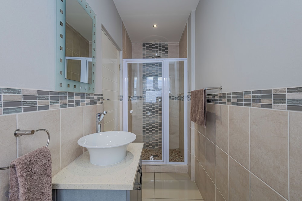 Seasons of Serenity, Langebaan 8-sleeper