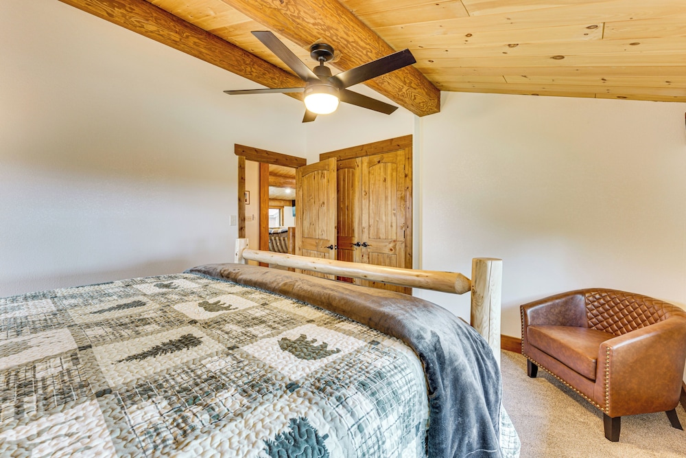 Cabin 3/4 Mi to Red River Ski & Summer Area