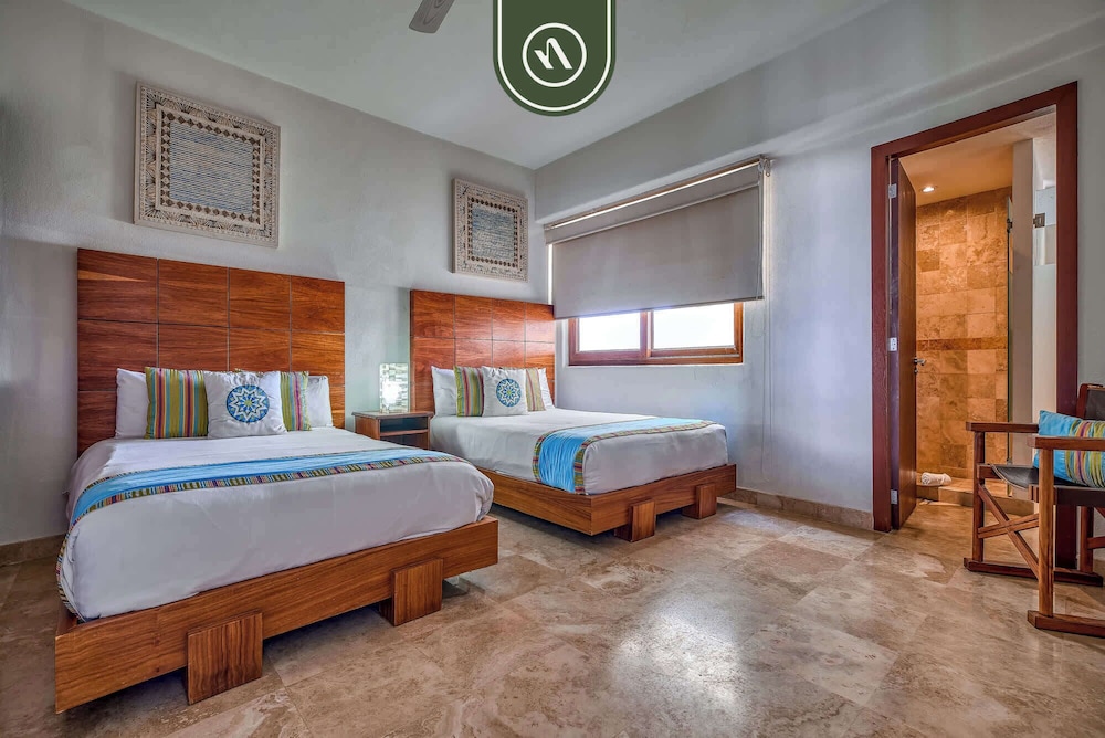 Oceanfront 3BR Condo With Beach Club - Pool