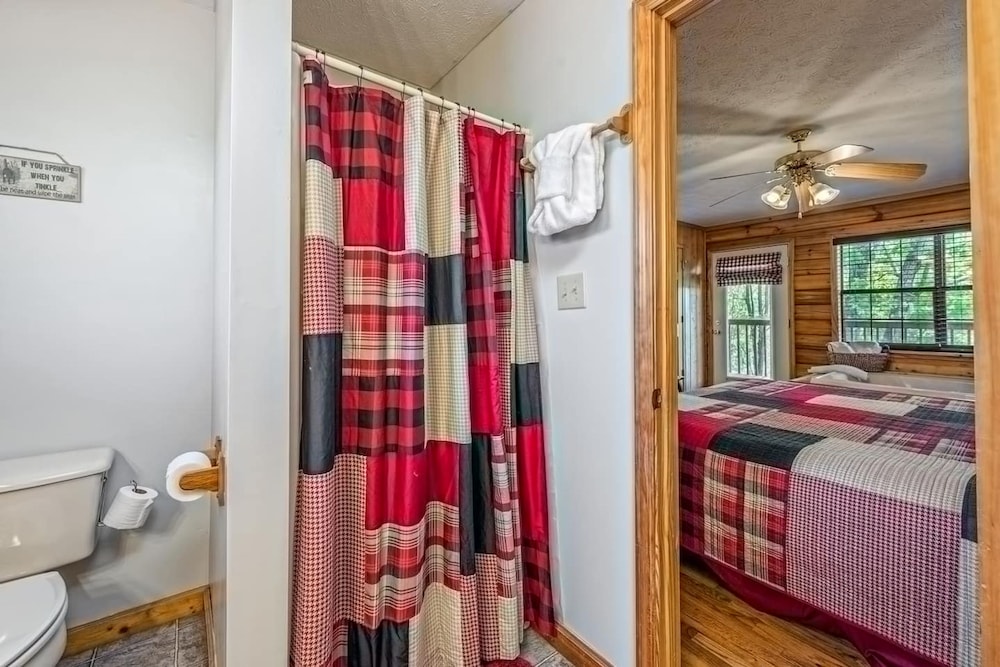Smoky Mtn Lux Cabin Hot Tub Pool Views
