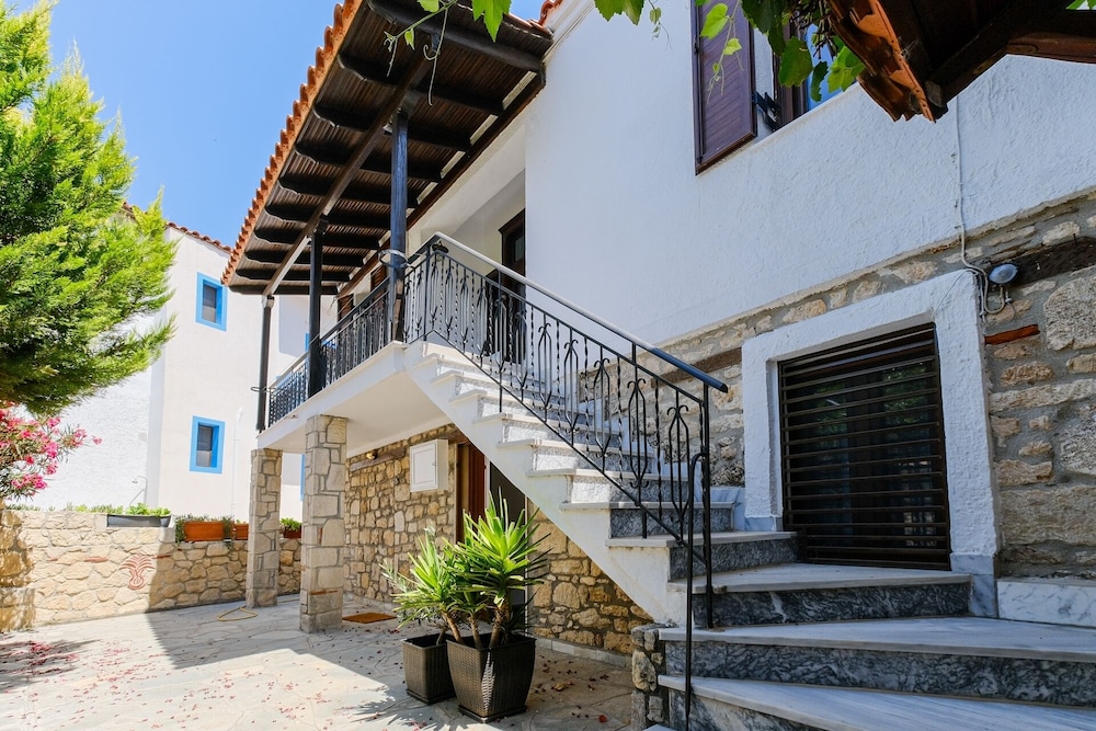 Ikia Nikolea by Rentalspro - Afytos Halkidiki