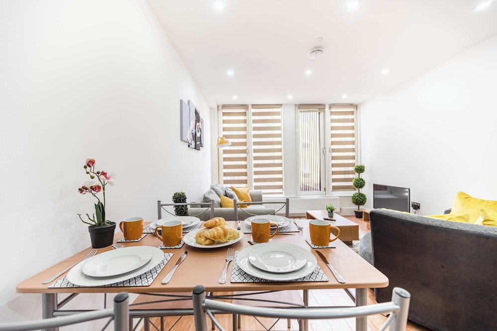 Host Stay Maple Court