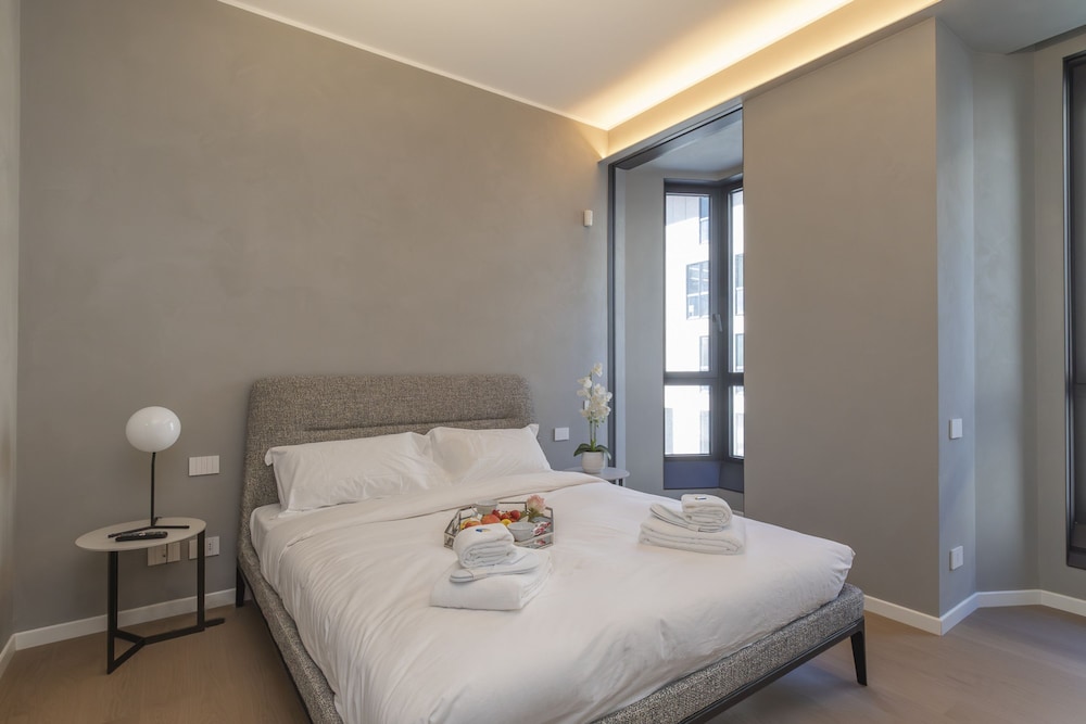 Central Tower S Babila - Elegant 2bdr With Rooftop Terrace