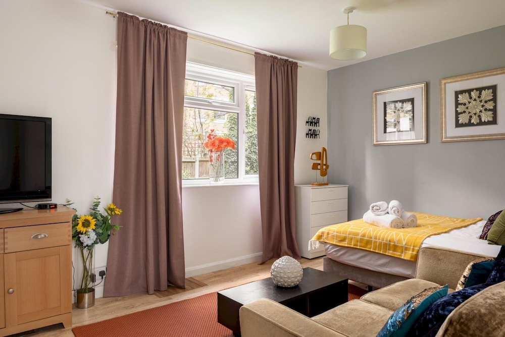 Beautiful 1 Bedroom Apartment With a Garden in Fulham