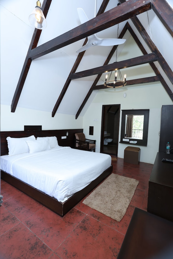 Yercaud Yellow Lake Resorrt and spa view 5