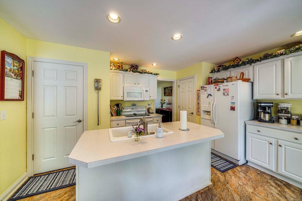 15 Mi to Louisville: Family Home w/ Private Yard!