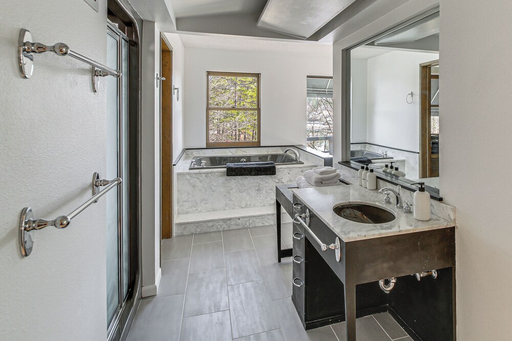 Boat Dock & Views: Stunning Lake Coronado Gem!