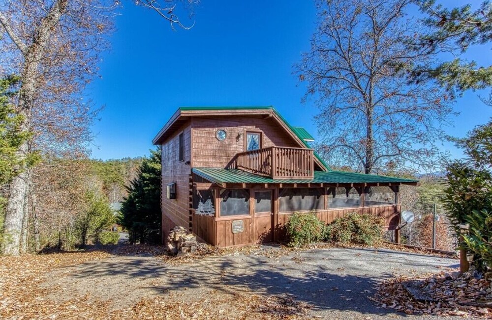 A Place In Time 2 Bedroom Cabin by RedAwning view 5