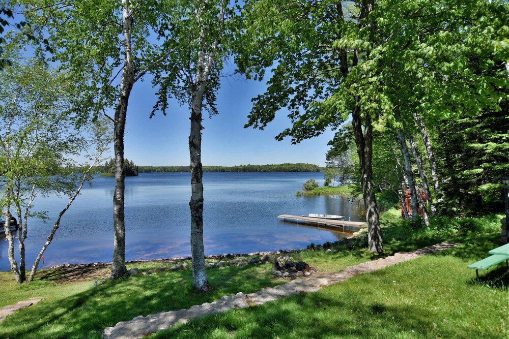 Butler's Bay Teal Lake 4 Bedroom Hotel Room by RedAwning