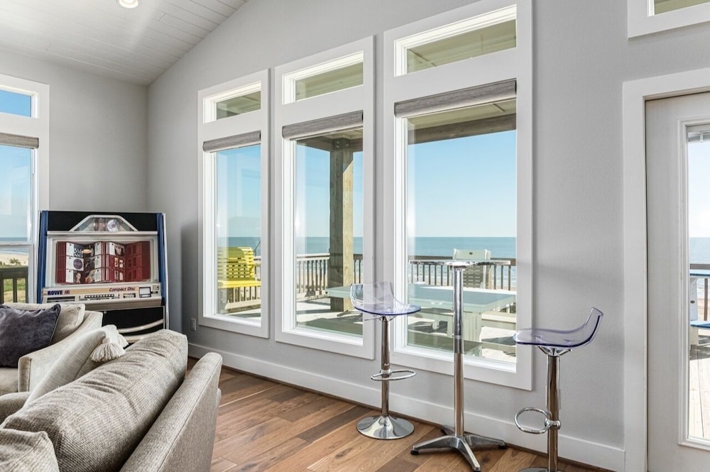 Deja Blue 5 Bedroom Home by RedAwning