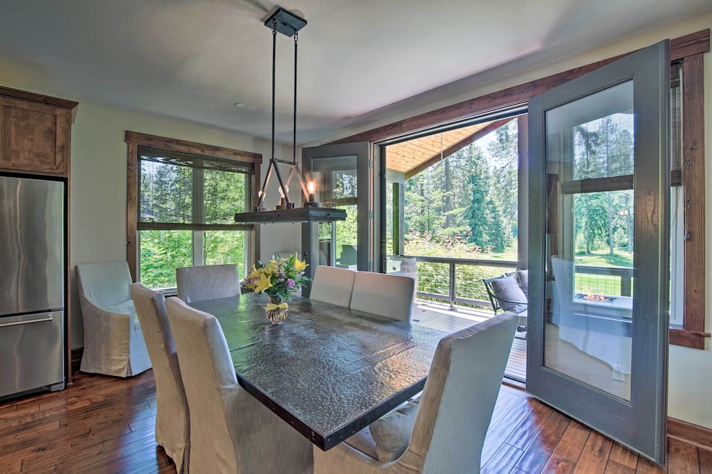 Modern Alpine Home on Prospector Golf Course! view 4