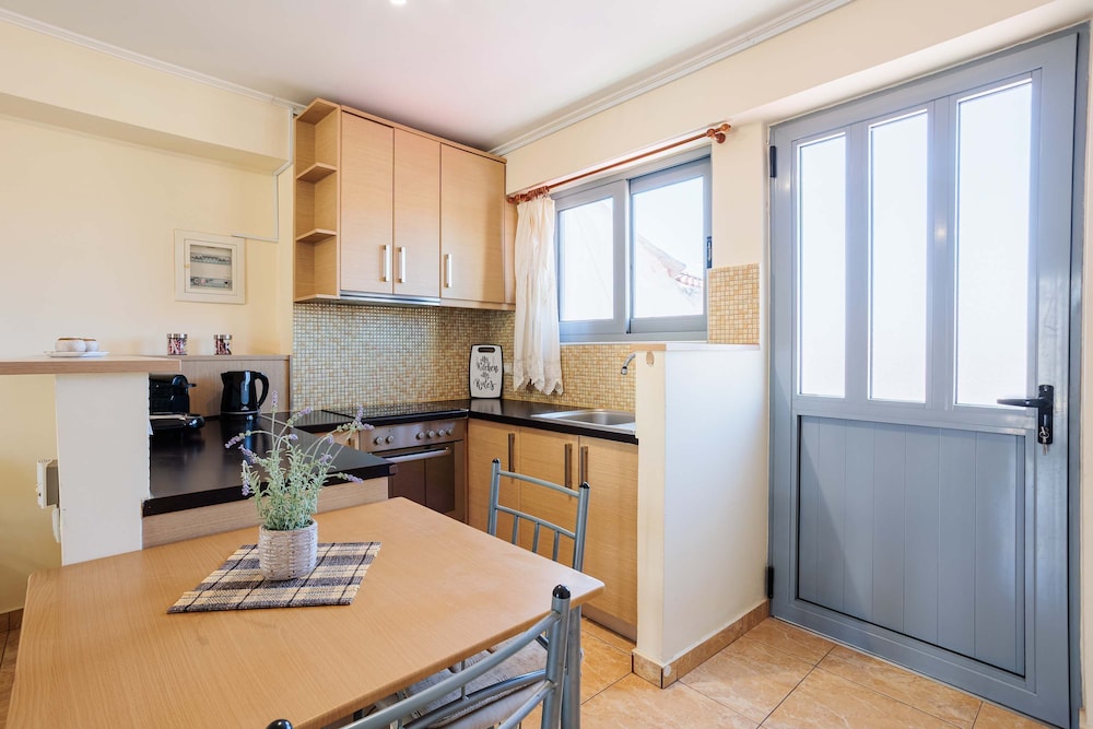Filiatra Cozy Cental Retreats With Balconies