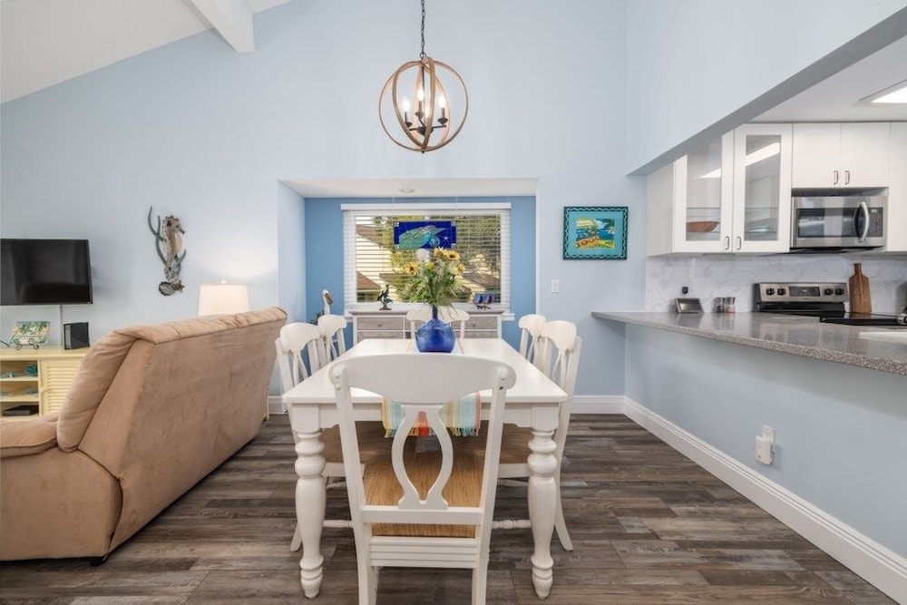 Beautifully Decorated Townhome In Sugar Mill Nsb 2 Bedroom Townhouse