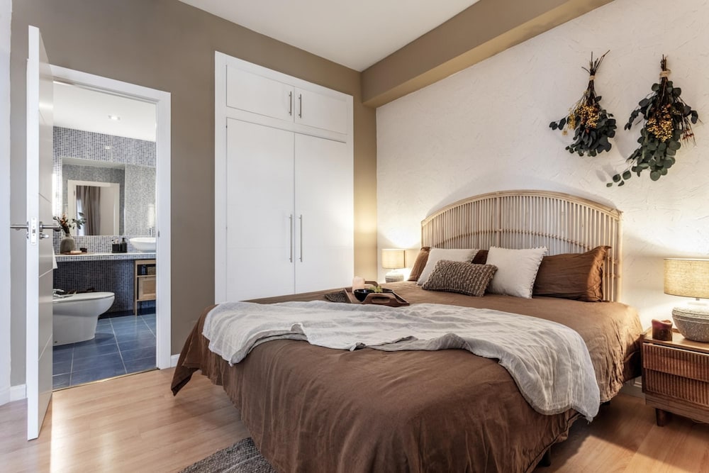 Triana - 1 Bedroom Apartment in Trafalgar