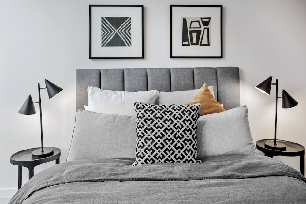 Luxuria Apartments - Collins House