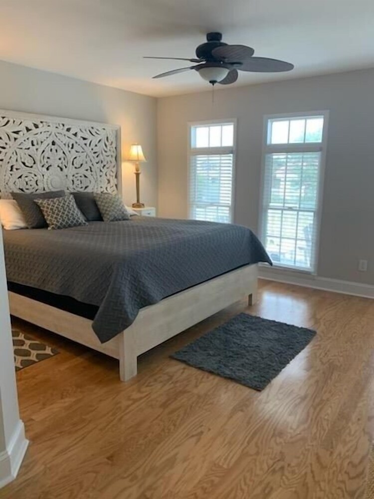 Absolute Bliss Private 4 Bedroom Home by RedAwning