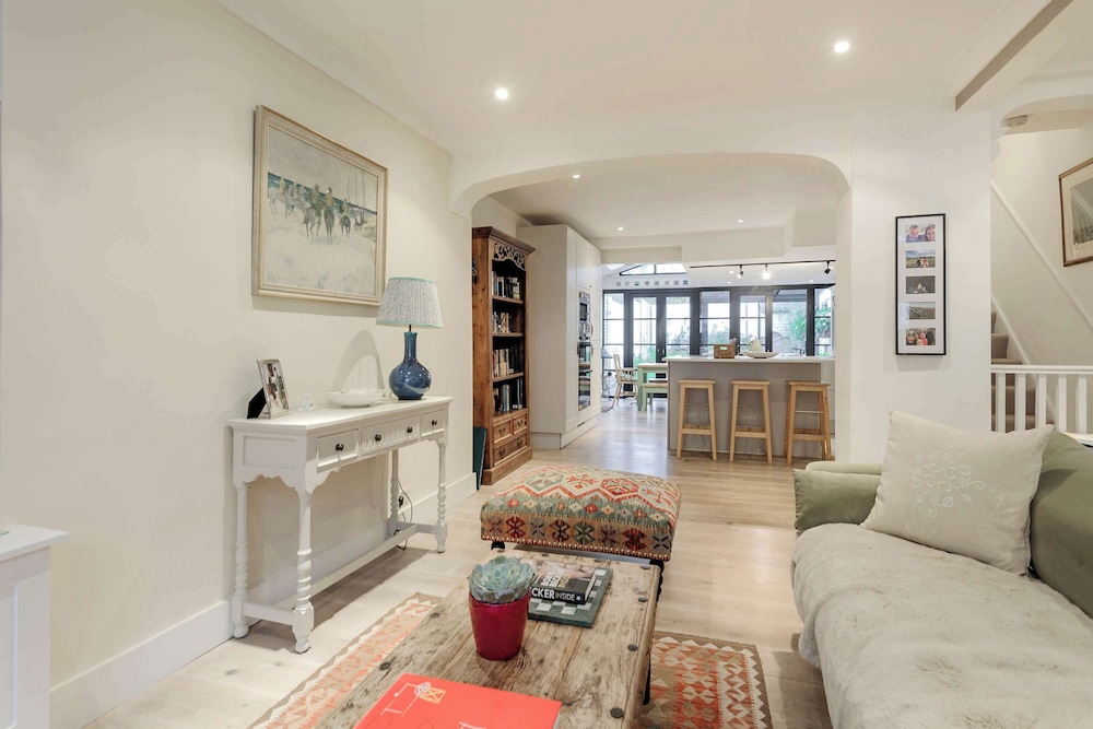 3 bed Home in Battersea With Garden