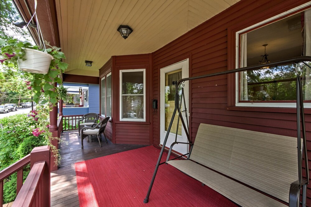 Central Bar Harbor Home, Walk to the Shore & Town!