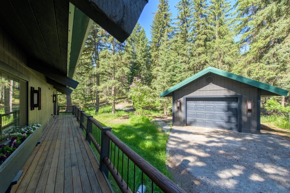 Glen Lake Cabin in the Woods