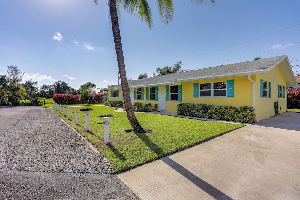 2 Mi to Swim & Shop: Updated North Palm Beach Home