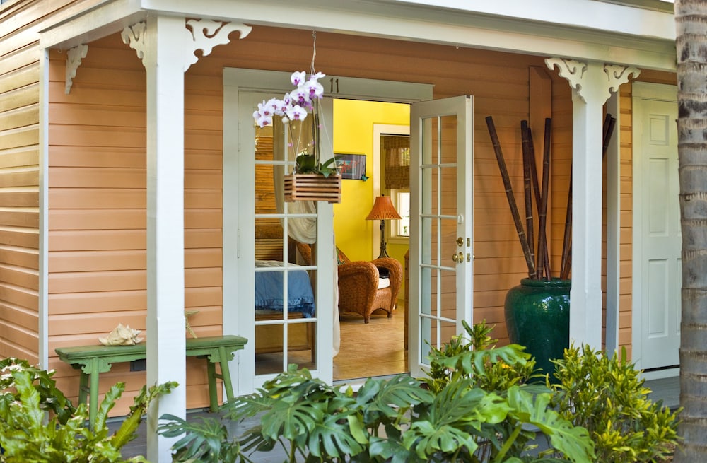 Hotel Tropical Inn - Image 1