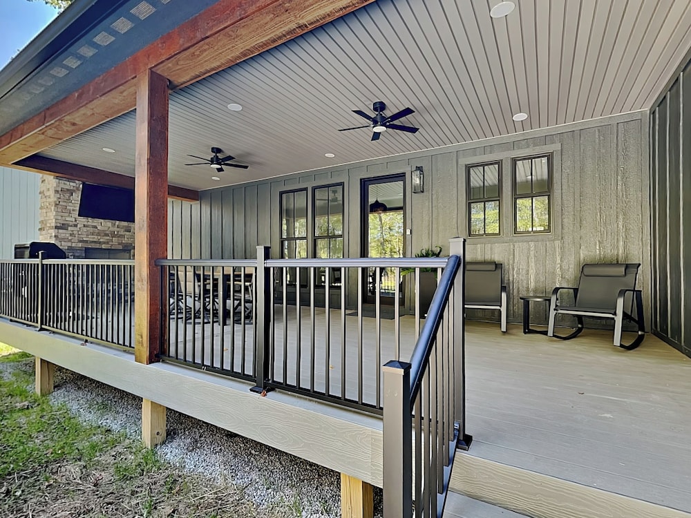 Holiday House by Taylor Made Deep Creek