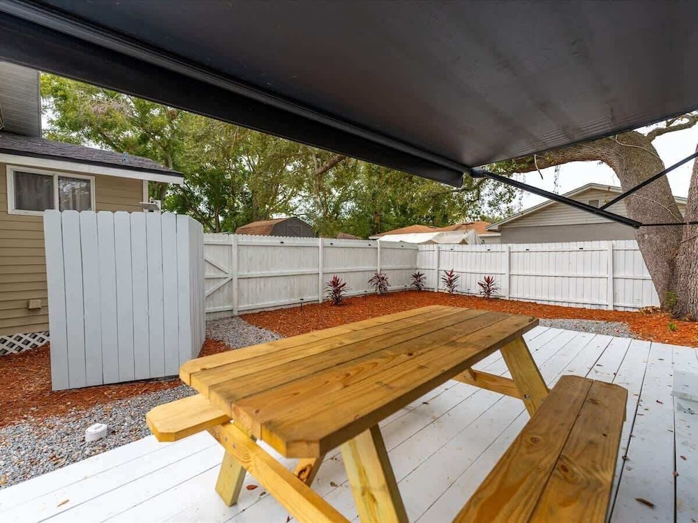 RV in Tampa Great Location Cost pet Friendly