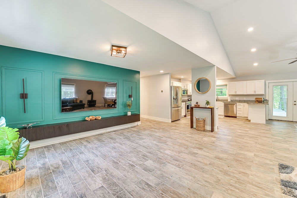 Fish, Swim, Kayak: Home w/ Catskill Creek Views!