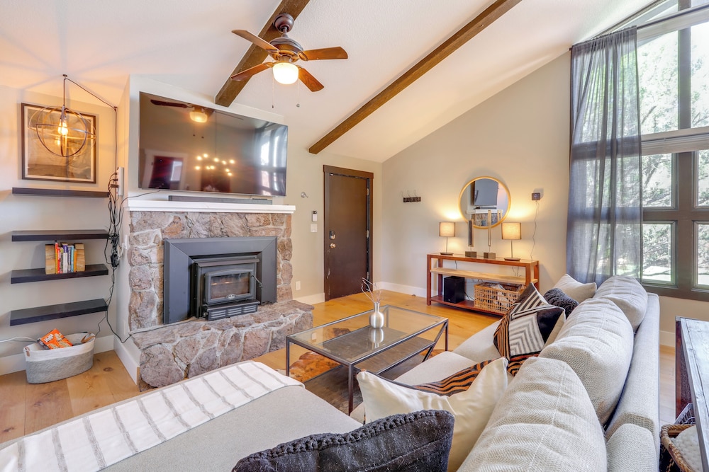 Townhome Near Dtwn Flagstaff: Grill, Golf & Relax!
